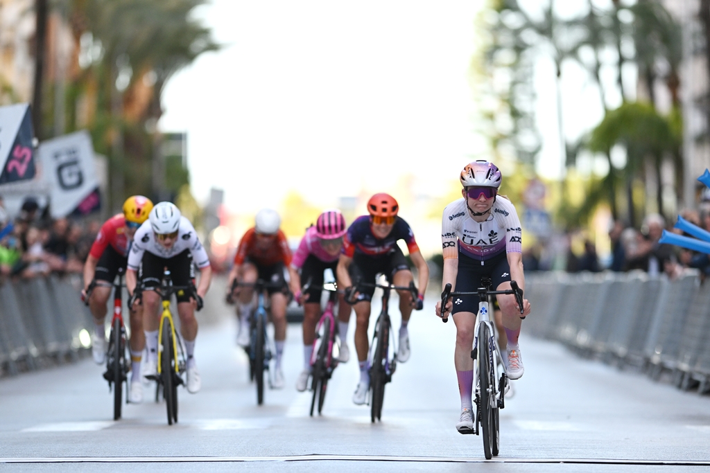 Maeva Squiban second in the first stage of Setmana Ciclista Valenciana