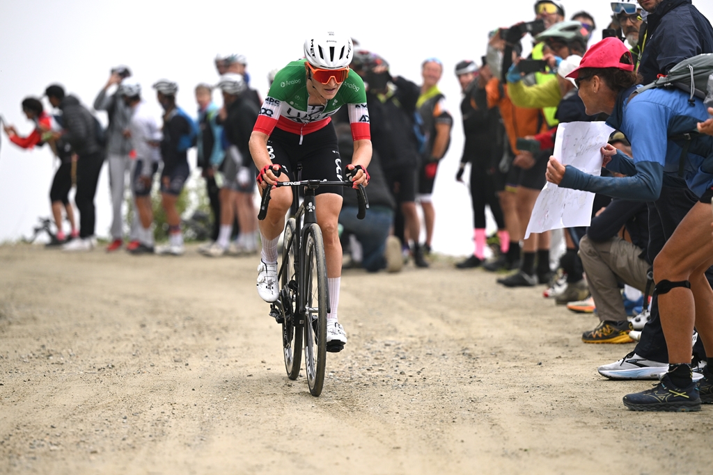 Chaotic Queen Stage at Giro on Finestre sees Longo Borghini finish Eighth
