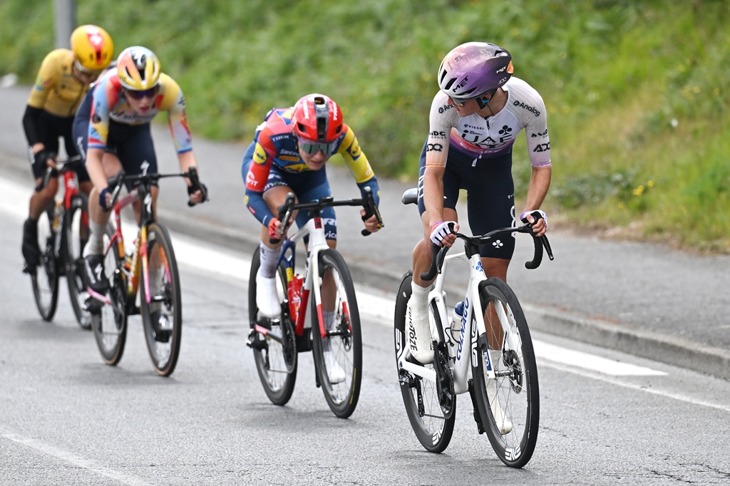 Double top 10 with Blasi and Garcia in Stage 3 of La Vuelta Femenina
