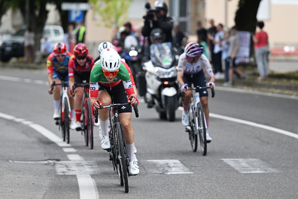Longo Borghini Gains Time and Confidence Ahead of Giro’s Decisive Weekend